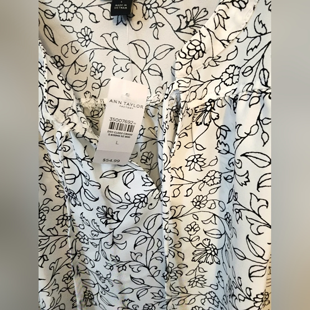 Sleeveless blouse nwt. Ann Taylor Factory